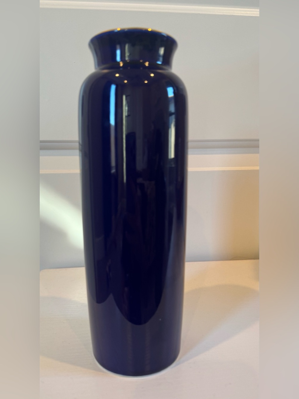 Deep Blue Porcelain Peacock Vase with Gold Detailing - Picture 2 of 4